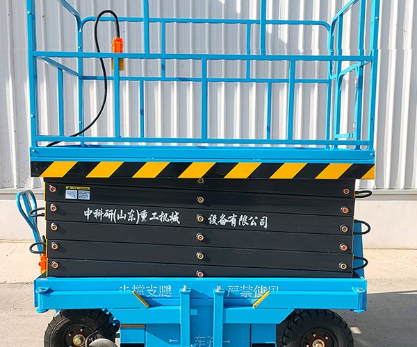 城中自行走升降机